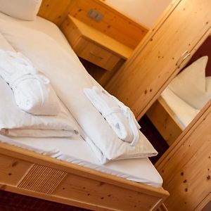 Camera con letto king size